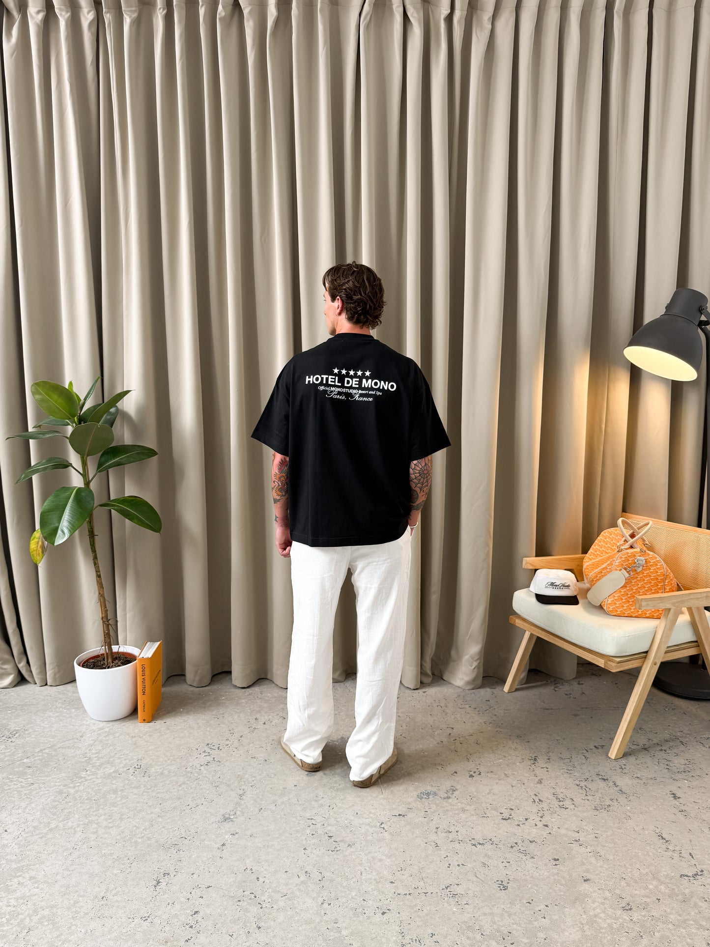 HOTEL DE MONO T-SHIRT