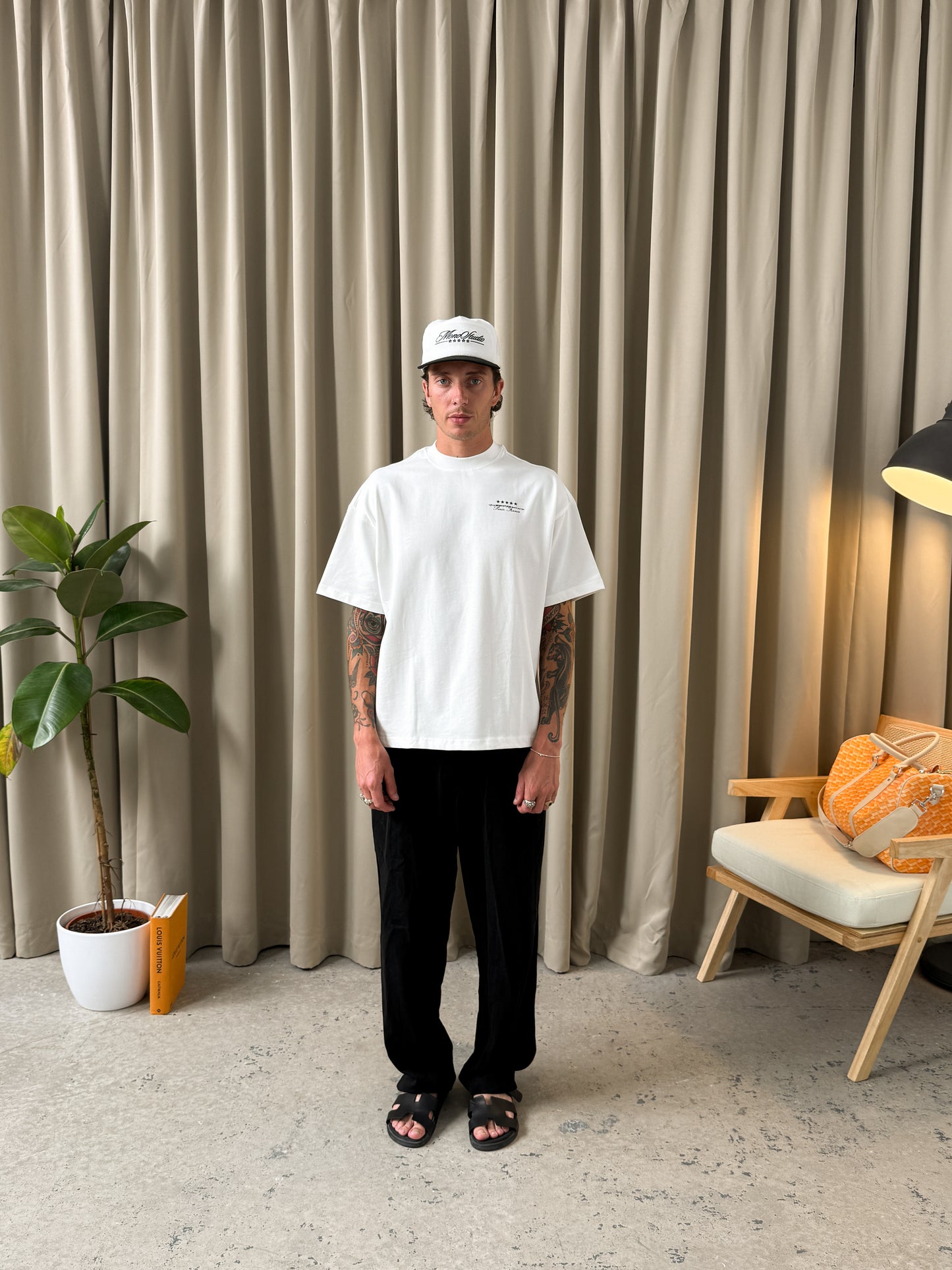 HOTEL DE MONO T-SHIRT