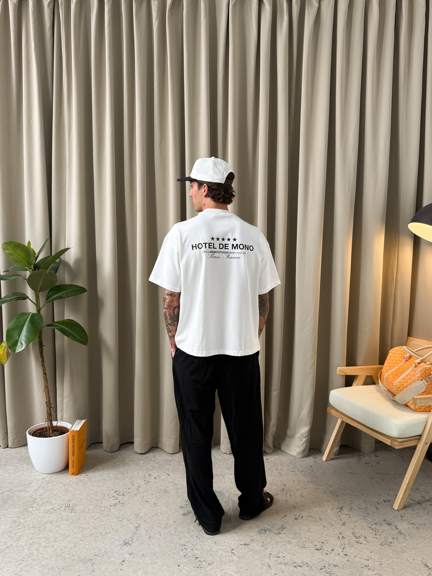 HOTEL DE MONO T-SHIRT